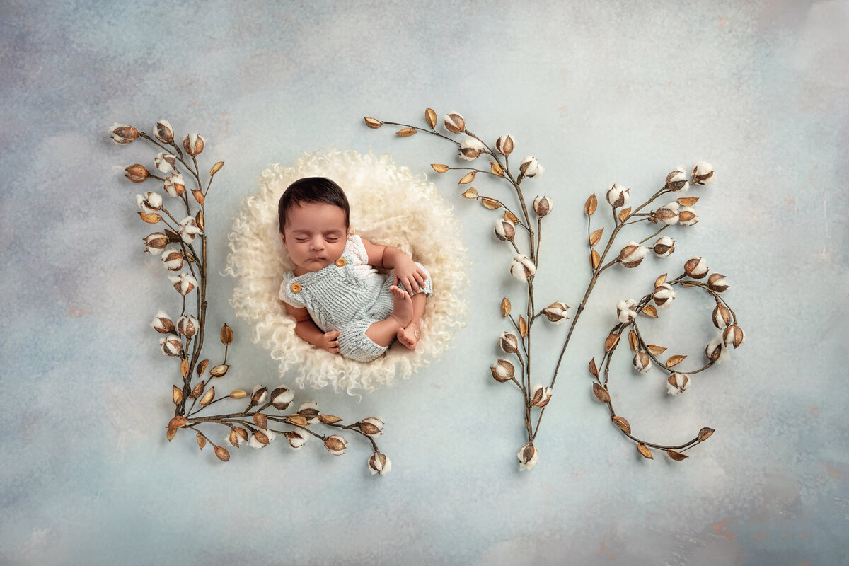 2023-09-07 - Livseva's Newborn Session - Gold - 31 days (Jas Hothi - Mississauga)Composite