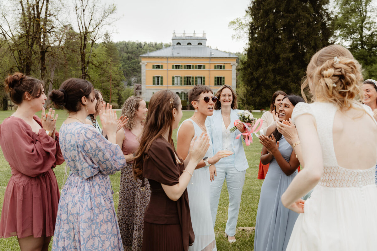 Elodie-et-Ludvik-cocktail-mariage-lance-de-bouquet2