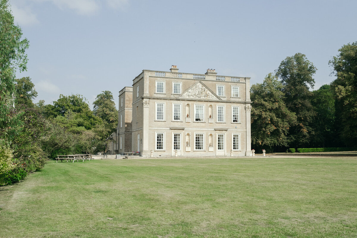 Elegant Wedding at Hinwick House, Northamptonshire - Destination Wedding Photography-4