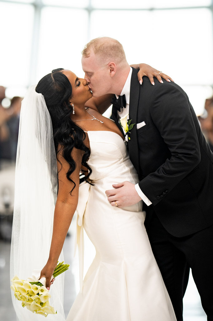 84-Milwaukee-Art-Mueseum-Wedding-Lauren-Ashley-Studios