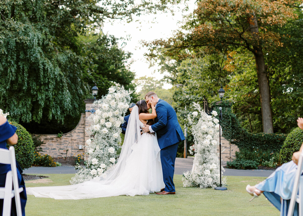 Huntingdon-Valley-Country-Club-Wedding-Outdoor-Ceremony-Photos_085