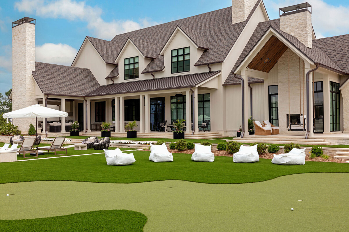 modern-outdoor-living-space-covered-Porch-luxury-design