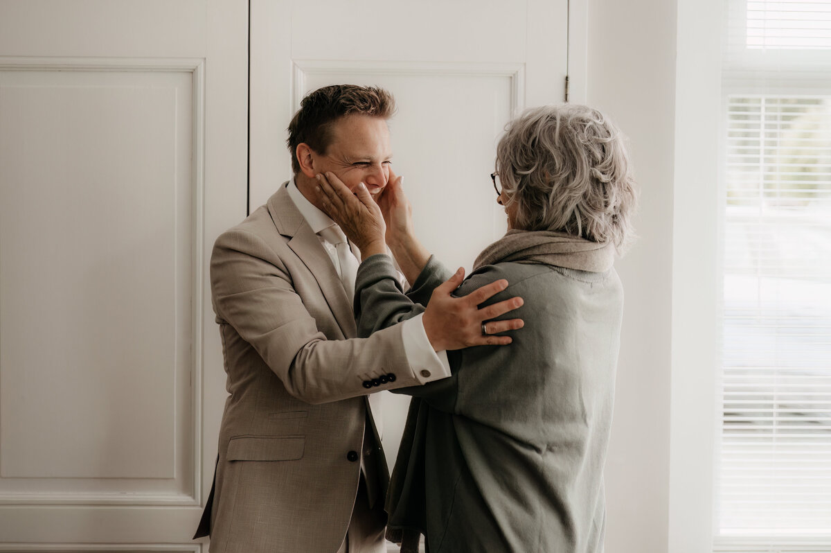 Pure Liefde Fotografie - Jesse & Lotte - Getting ready Jesse-20