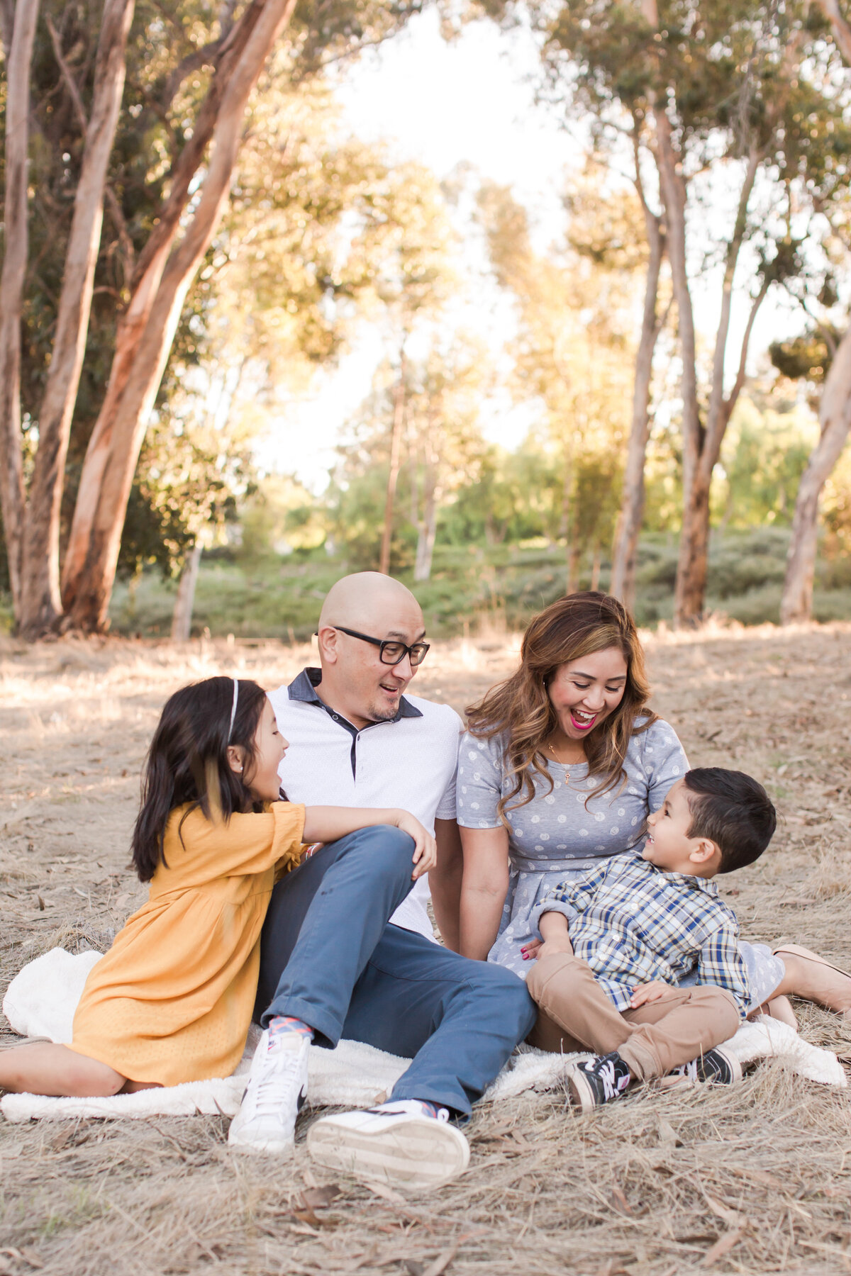 san-diego-family-photography-laughing-together