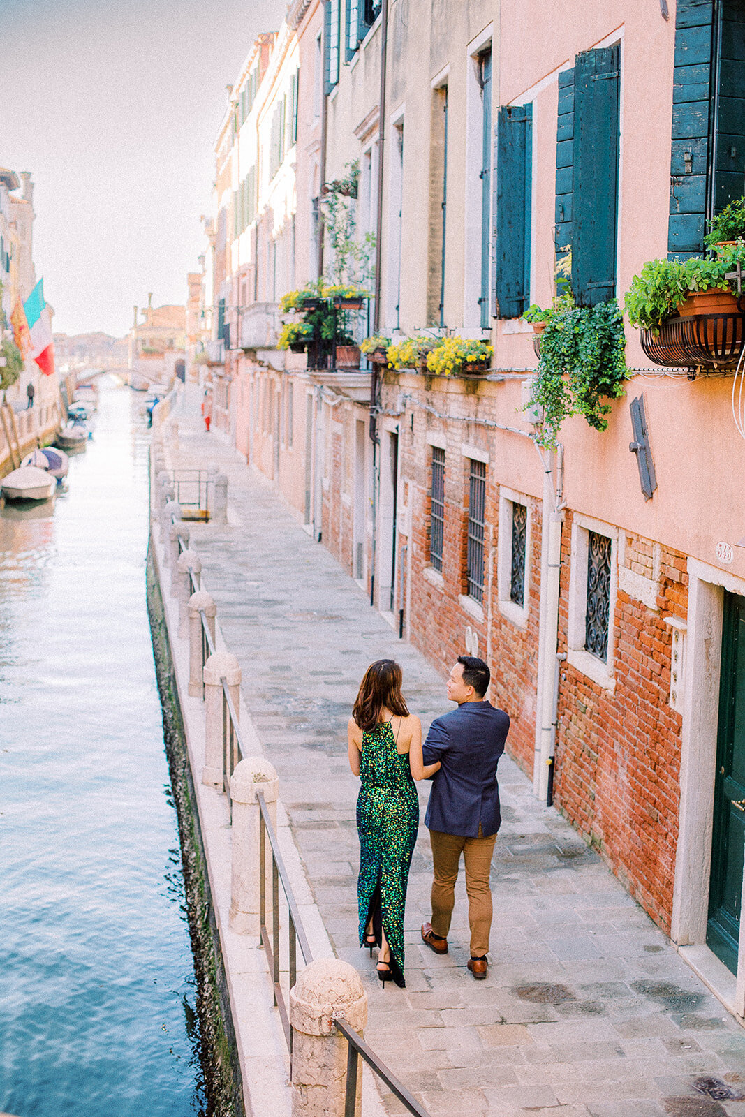 Venice-taxi-boat-luxury-photoshoot-couple-wedding6