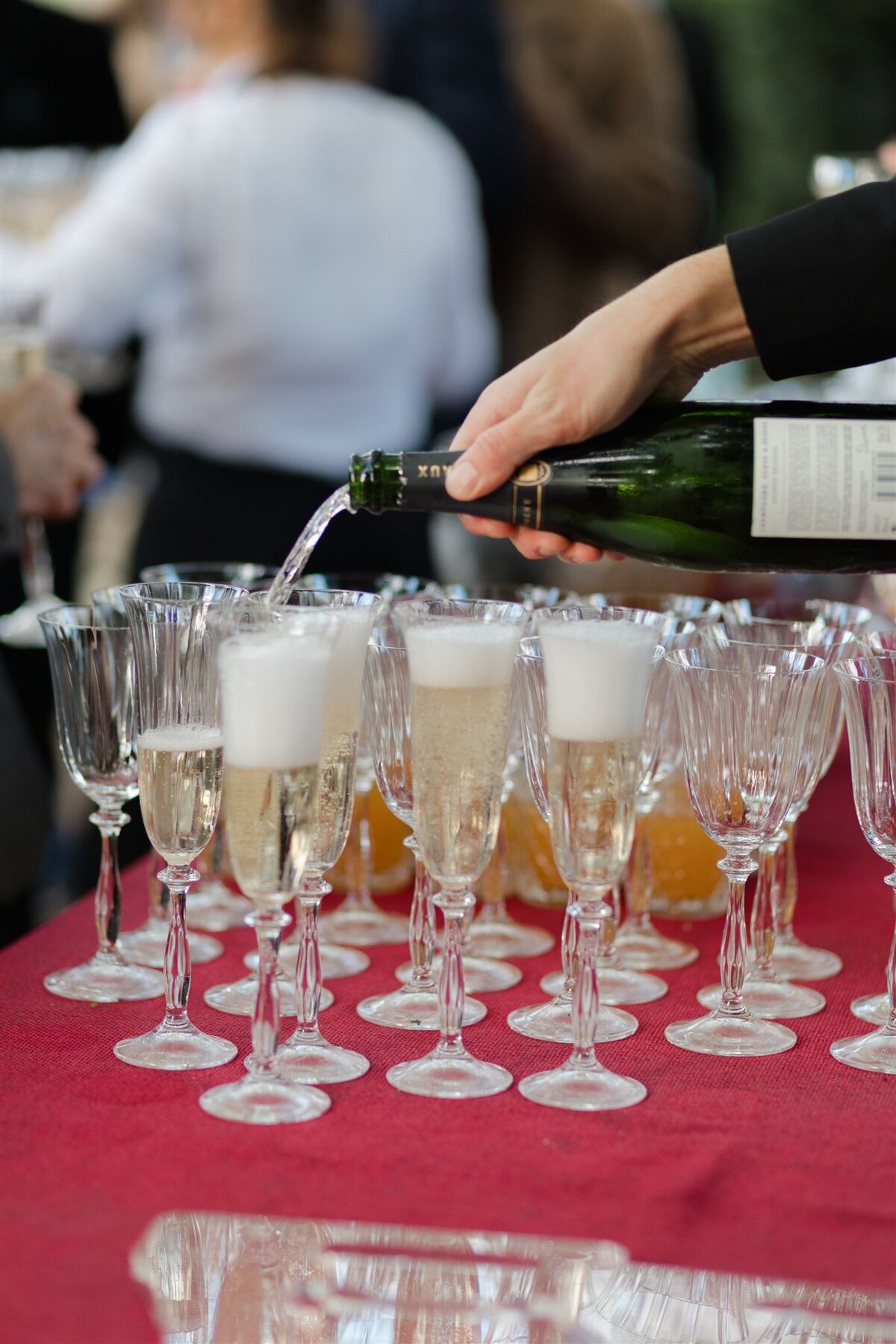 champagne-served-drinks-reception
