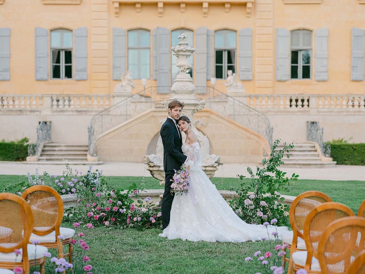 lavender and blue Dior inspired wedding at chateau de Fonscolombe Veronique Lorre floral event designer - thomas audiffren photography14