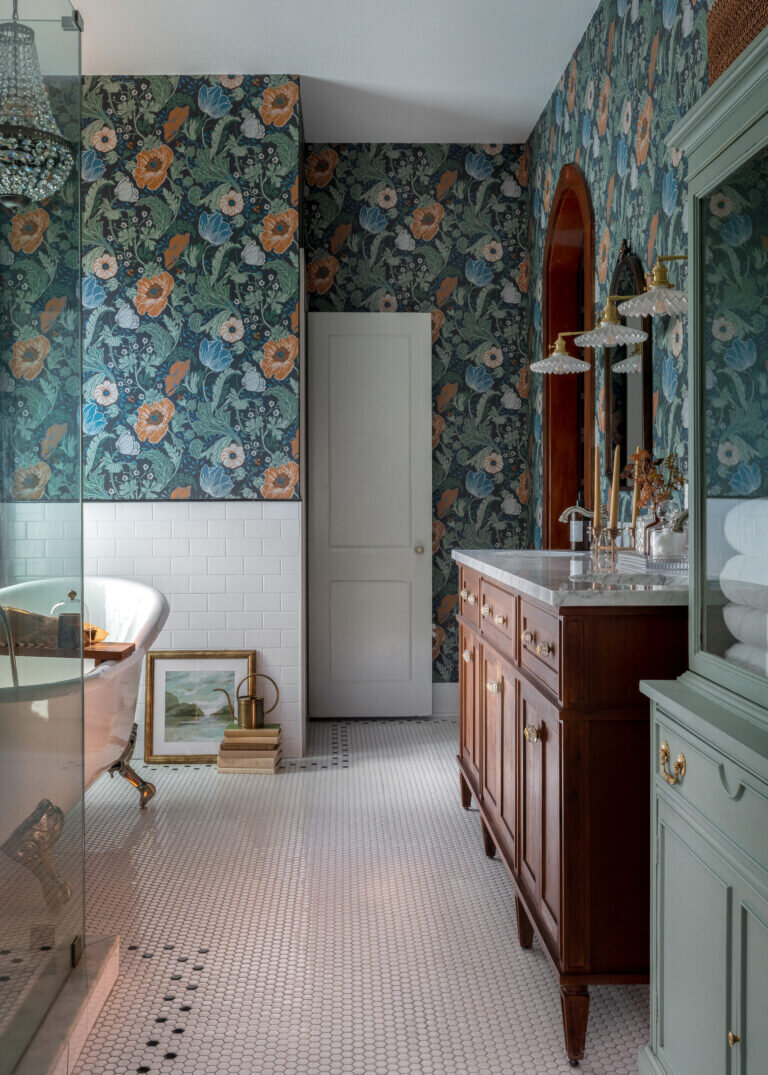 HeightsBathroom_01-768x1075