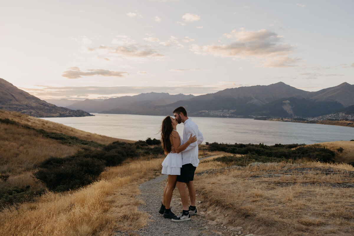 Queenstown couple photographer, couple photo session at Jacks Point