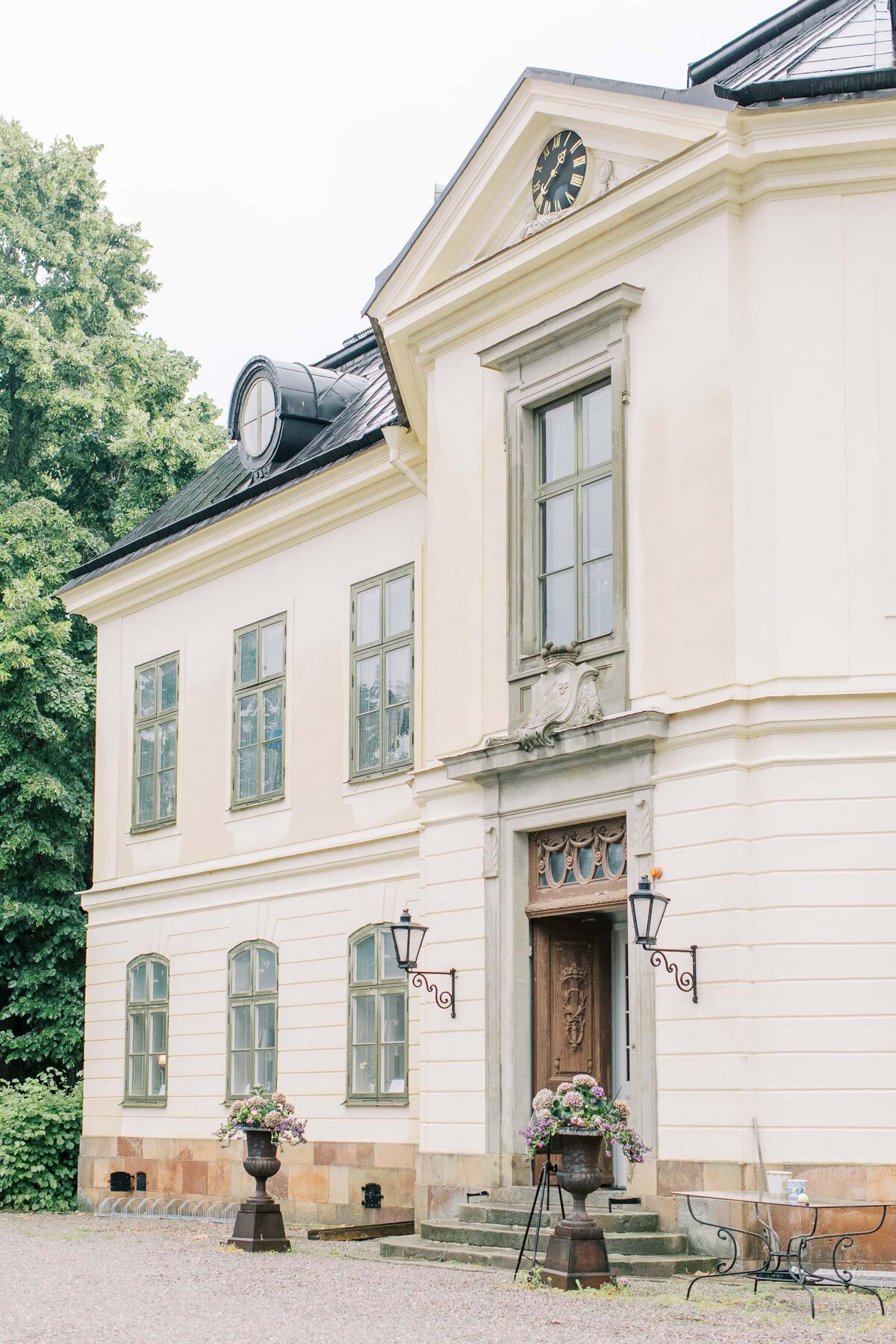 Framsidan på Sturehovs slott