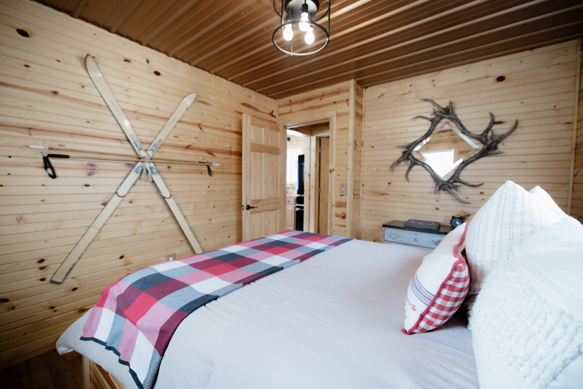 Bear-Ridge-Destination-cozy-cabin-rosie-photo-video-115