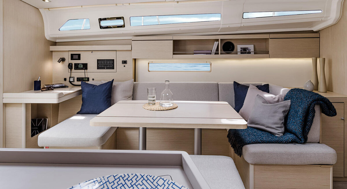 beneteau-oceanis-40.1-interior-2