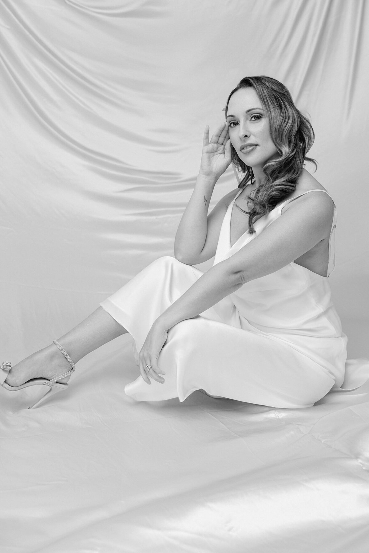 kaci-portrait-photoshoot-branding-fabric-bw