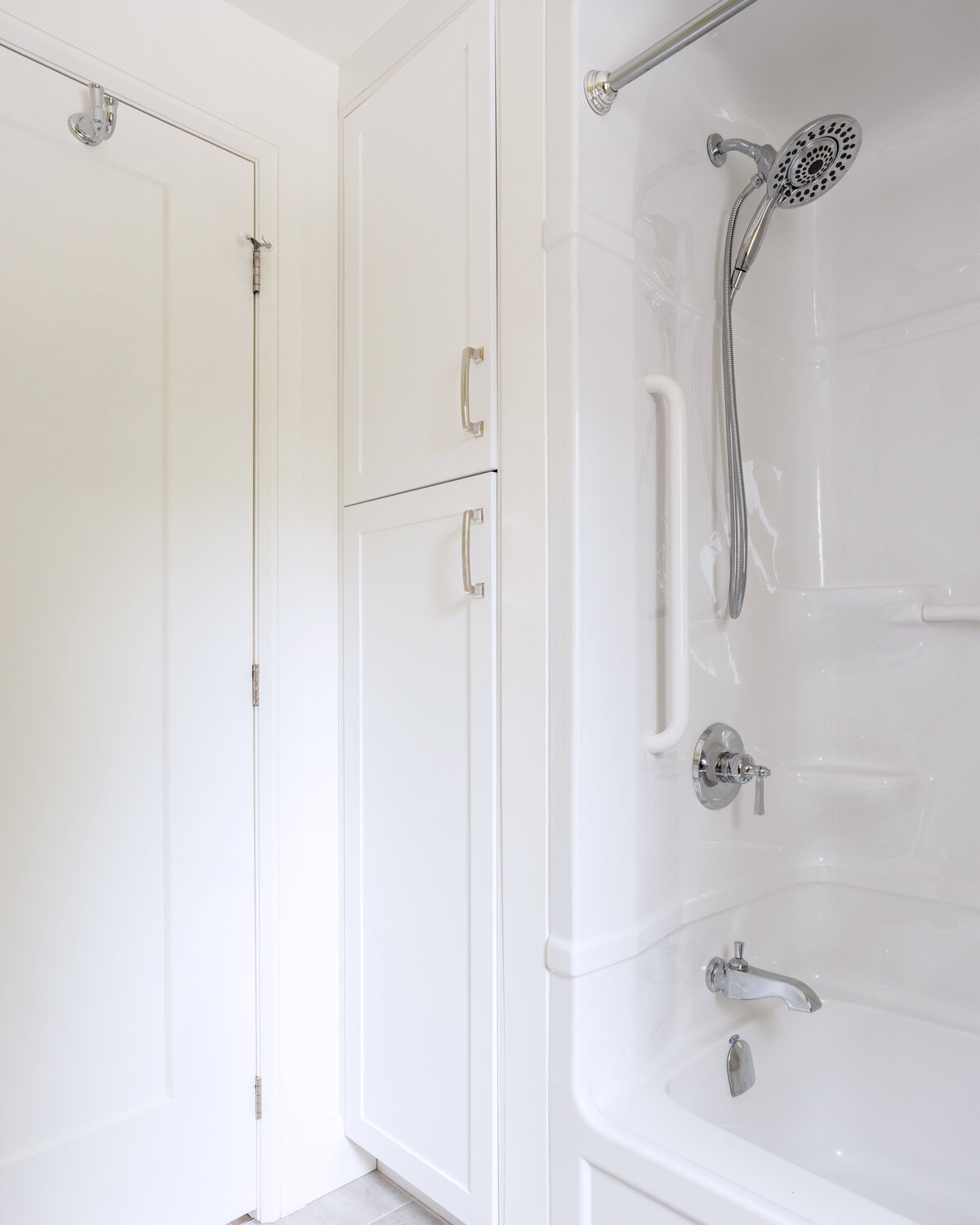 KatCo_Interiors-LakeHouse-InLaw_Bath-08