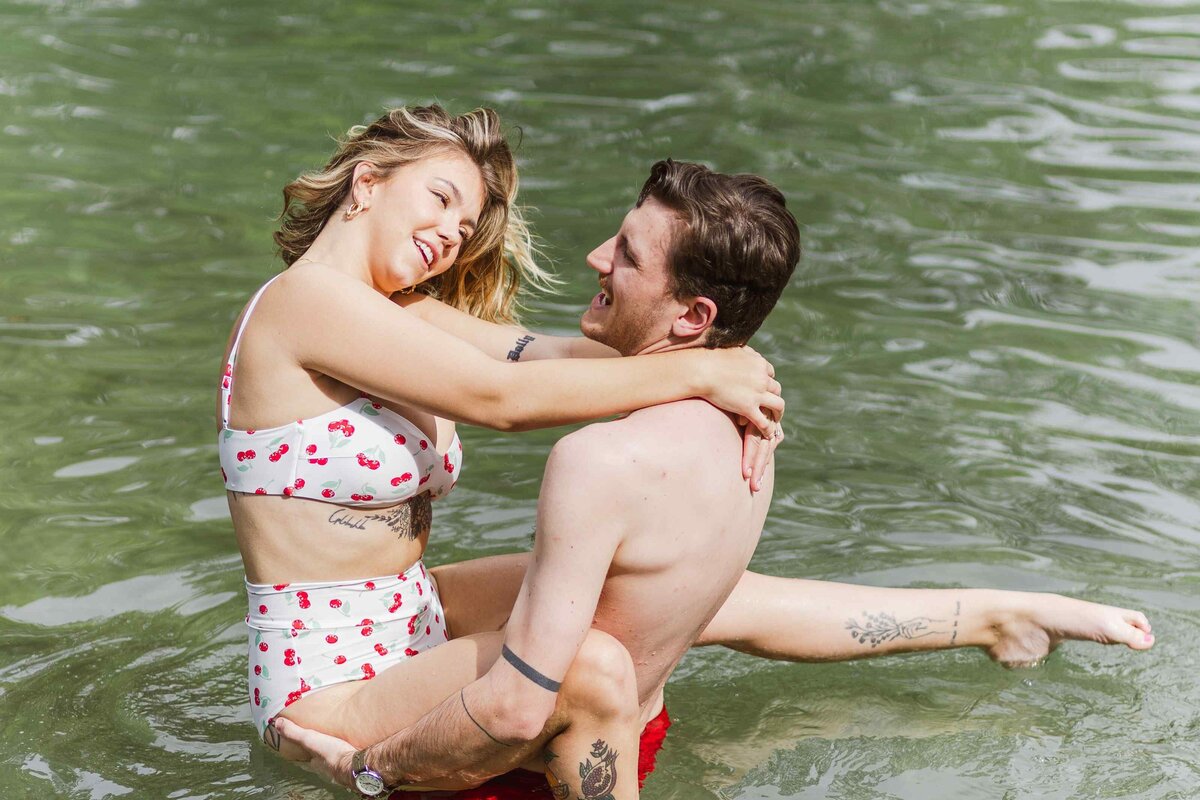 14-couple-swimming-spring