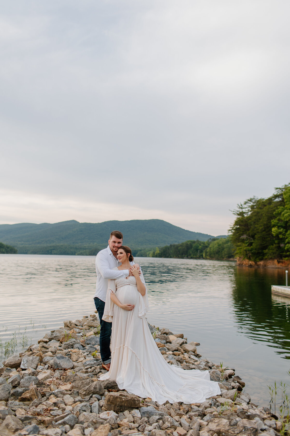 Documentary-Maternity-Session-at-Carvins-Cove-RJ-3