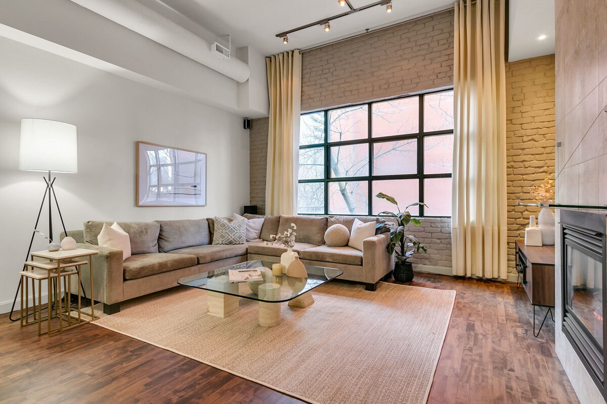 12-web-or-mls-8_009_Living Room
