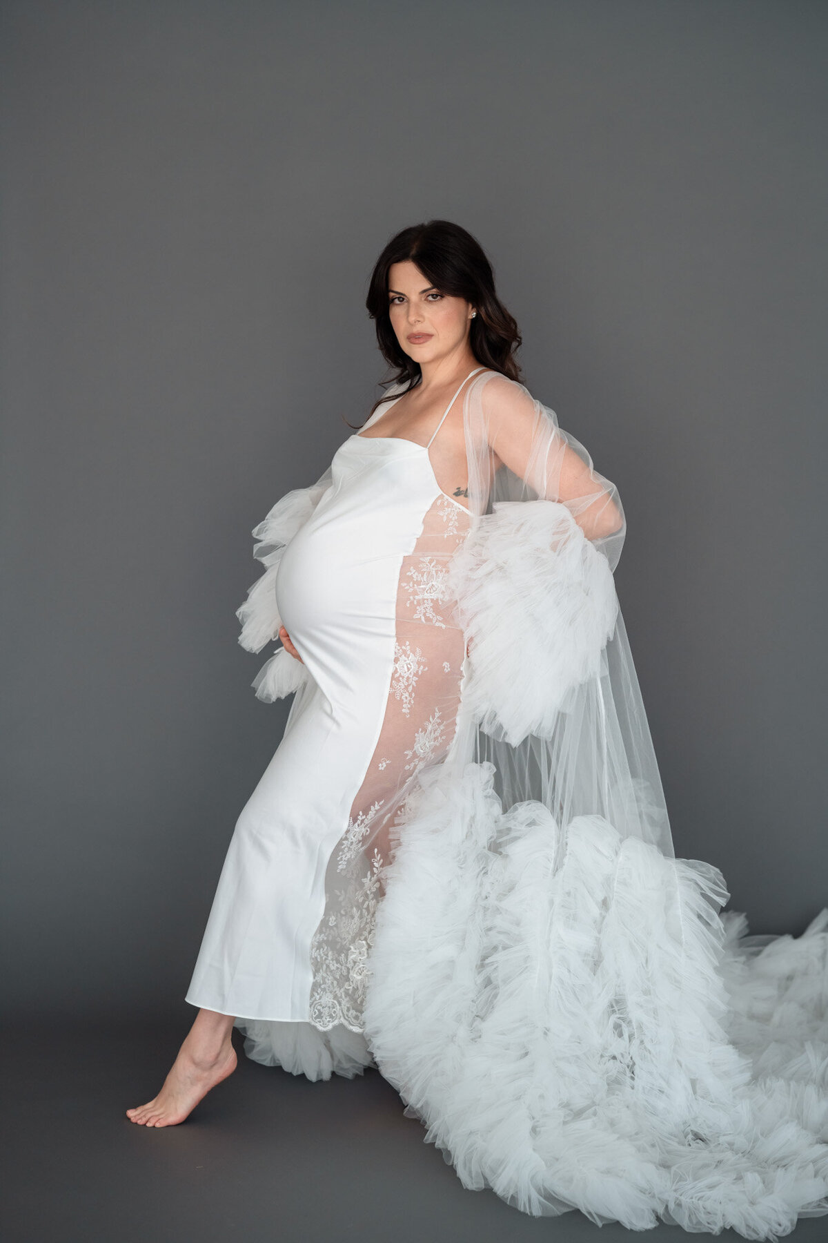 emmiclaire-maternity-kiss-on-temple-soft-light