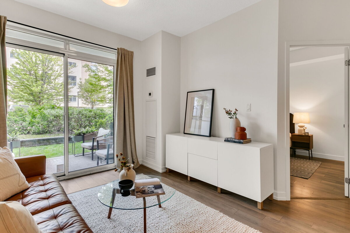 10-web-or-mls-8_002_Living Room