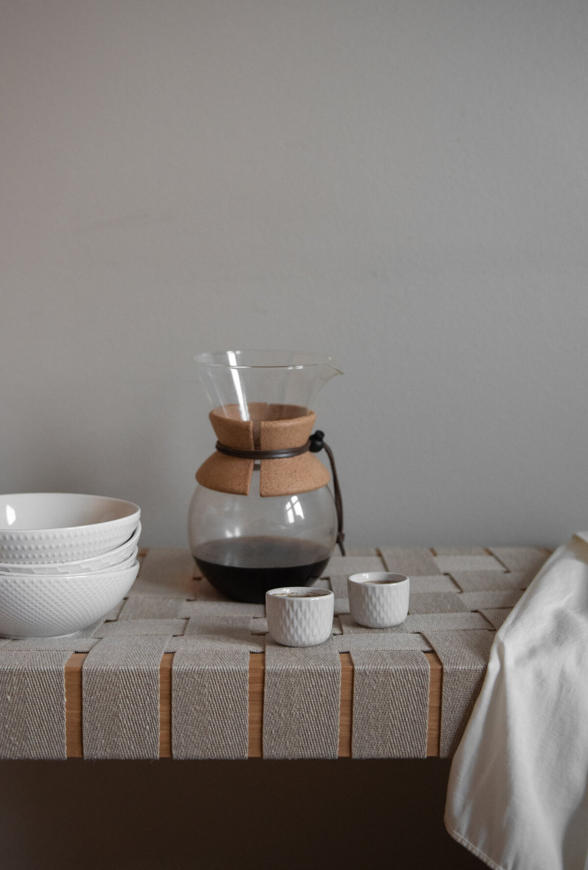 aesthetic coffee photograph with mugs and bowls on a table