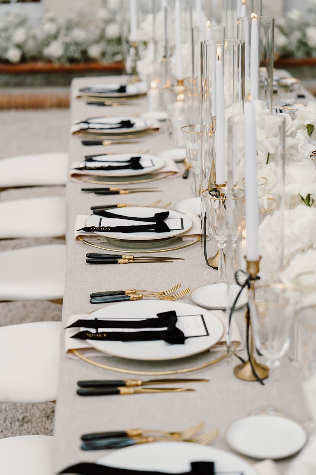 Elegant-long-wedding-table