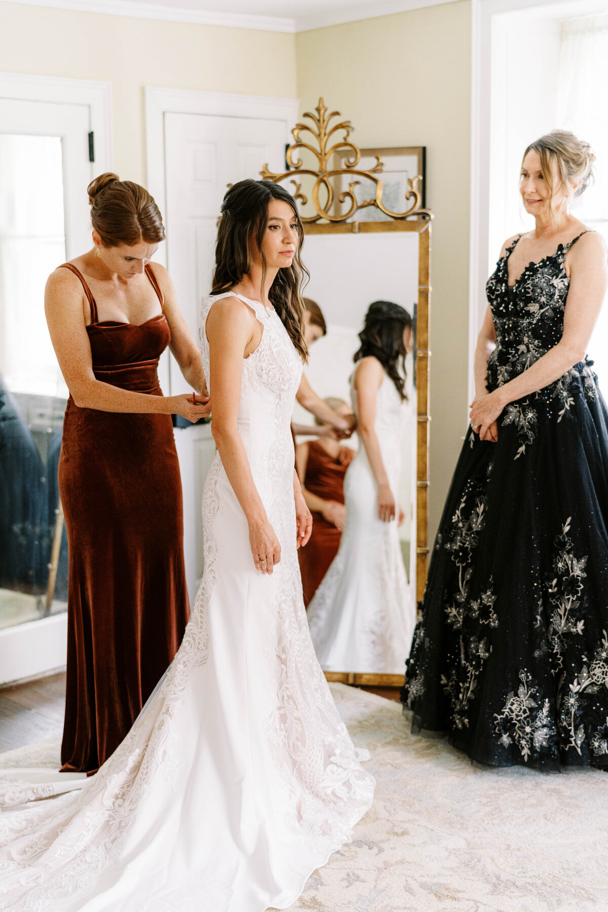 Philander-Chase-Knox-Estate-Wedding-Photographer-Bridal-Getting-Ready_010