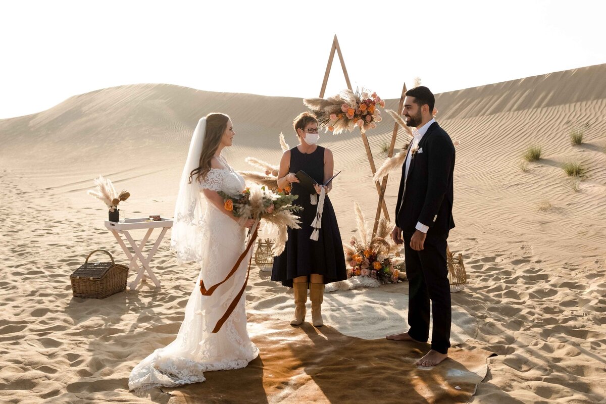 rock-your-event-wedding-styling-planner-designer-dubai-UAE-sand-dunes-elopement