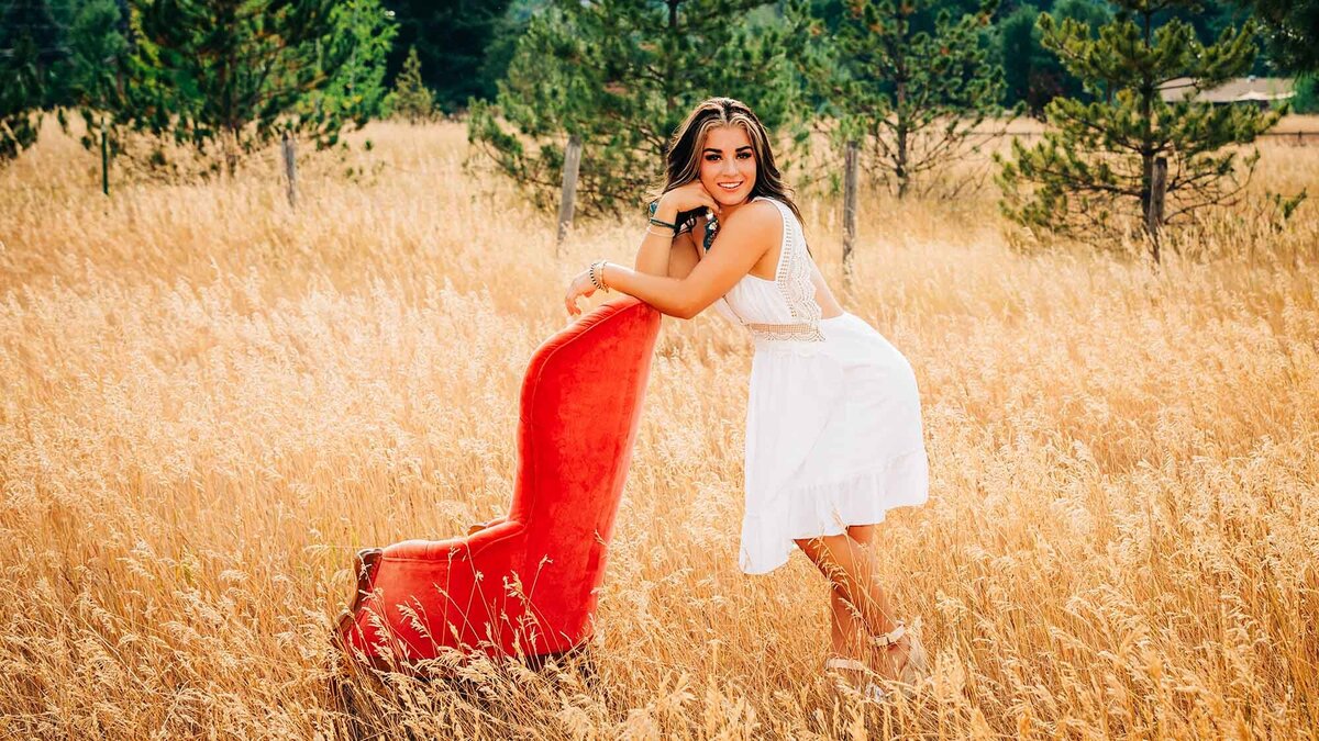 Senior-photo-Missoula-girl-field