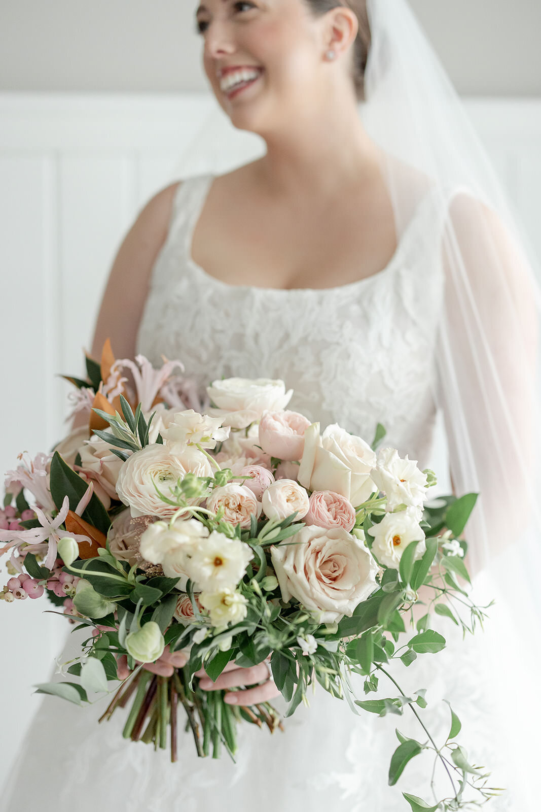 luxe-pastel-bridal-bouquet-lake-geneva