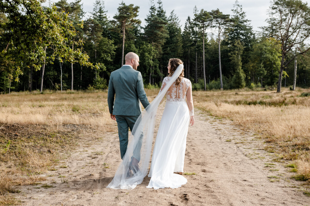 Country bruiloft, boerderij bruiloft, trouwen in Friesland, bruidsfotograaf, trouwfotograaf (60)