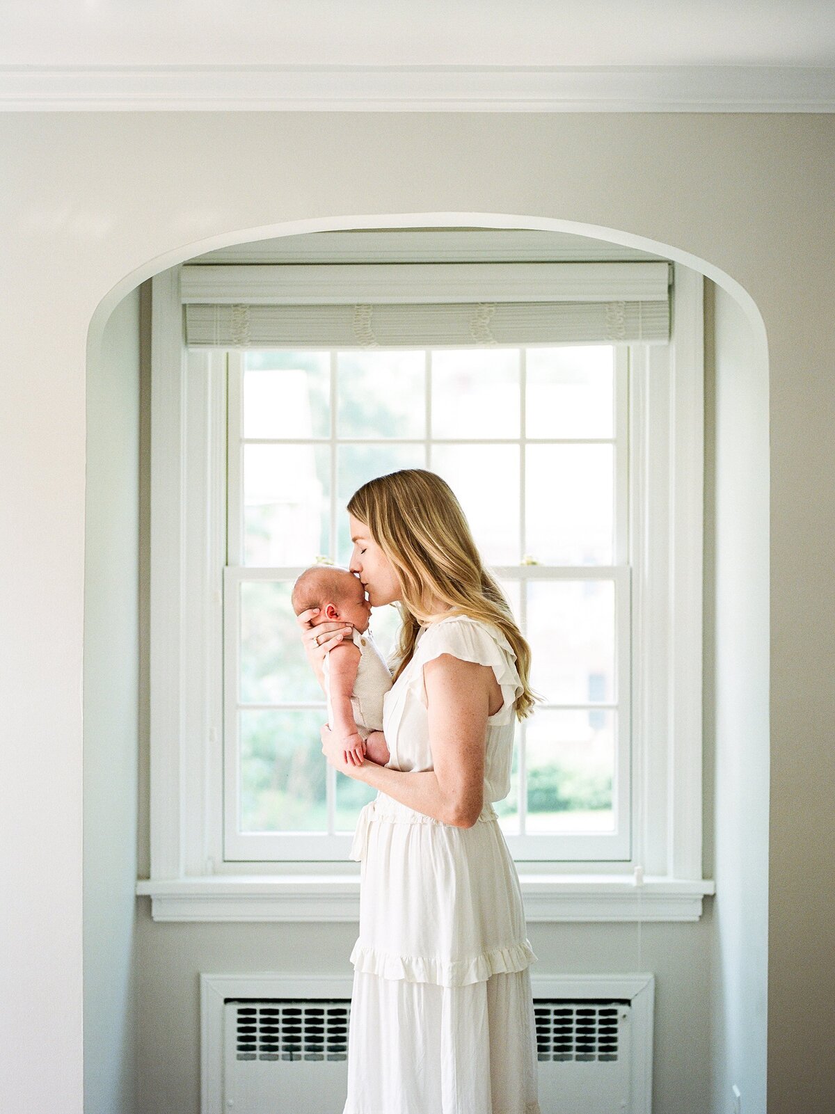 modern-indoor-newborn-richmond-va-photos-amy-nicole-photography-0017