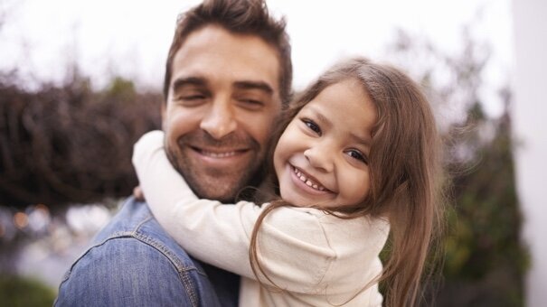 father_and_daughter_000050667160