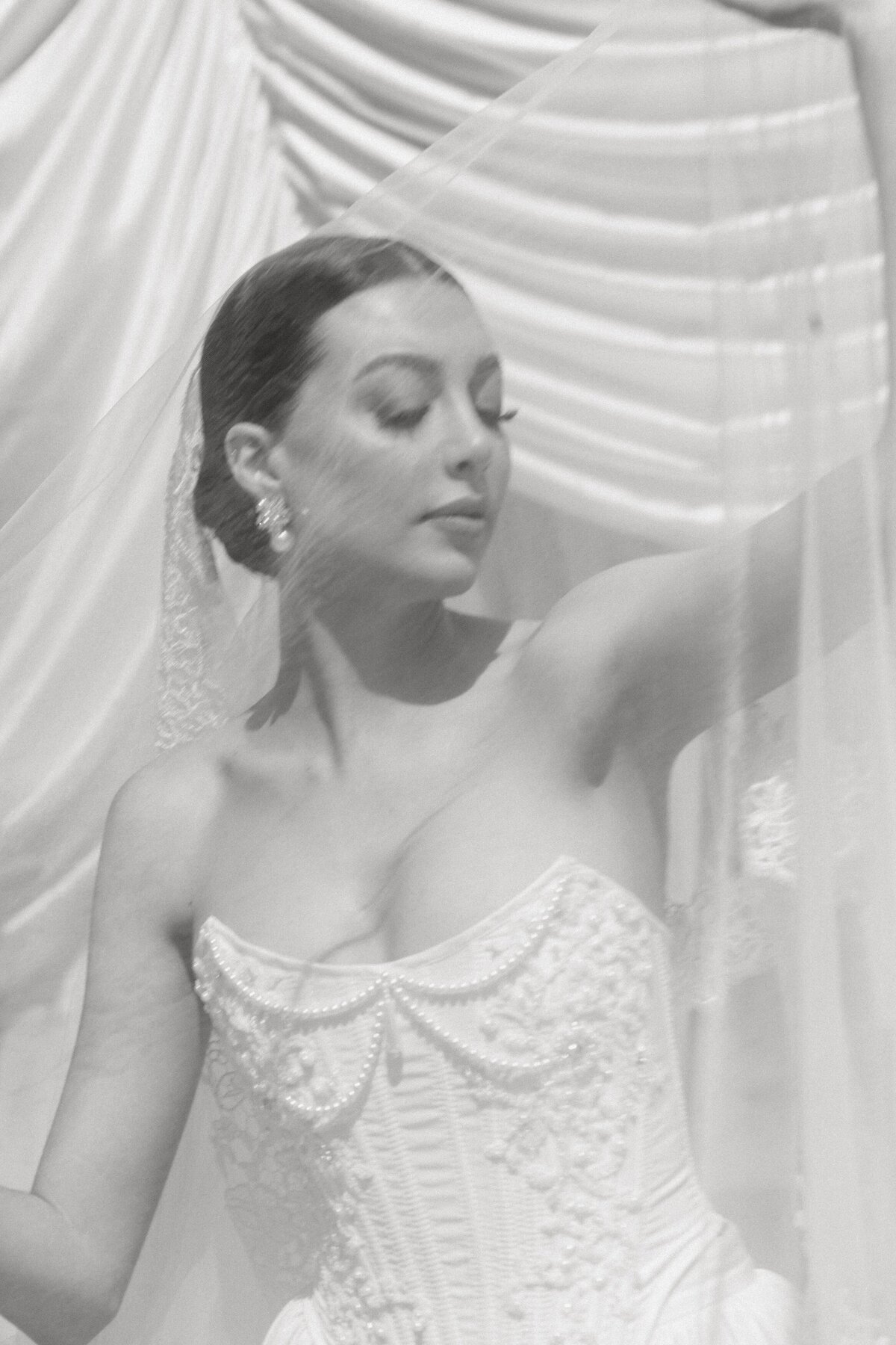 Jeune-Perche-Faye-Fern-Creative-MVFPortraits-Draped-Backdrop-05-med