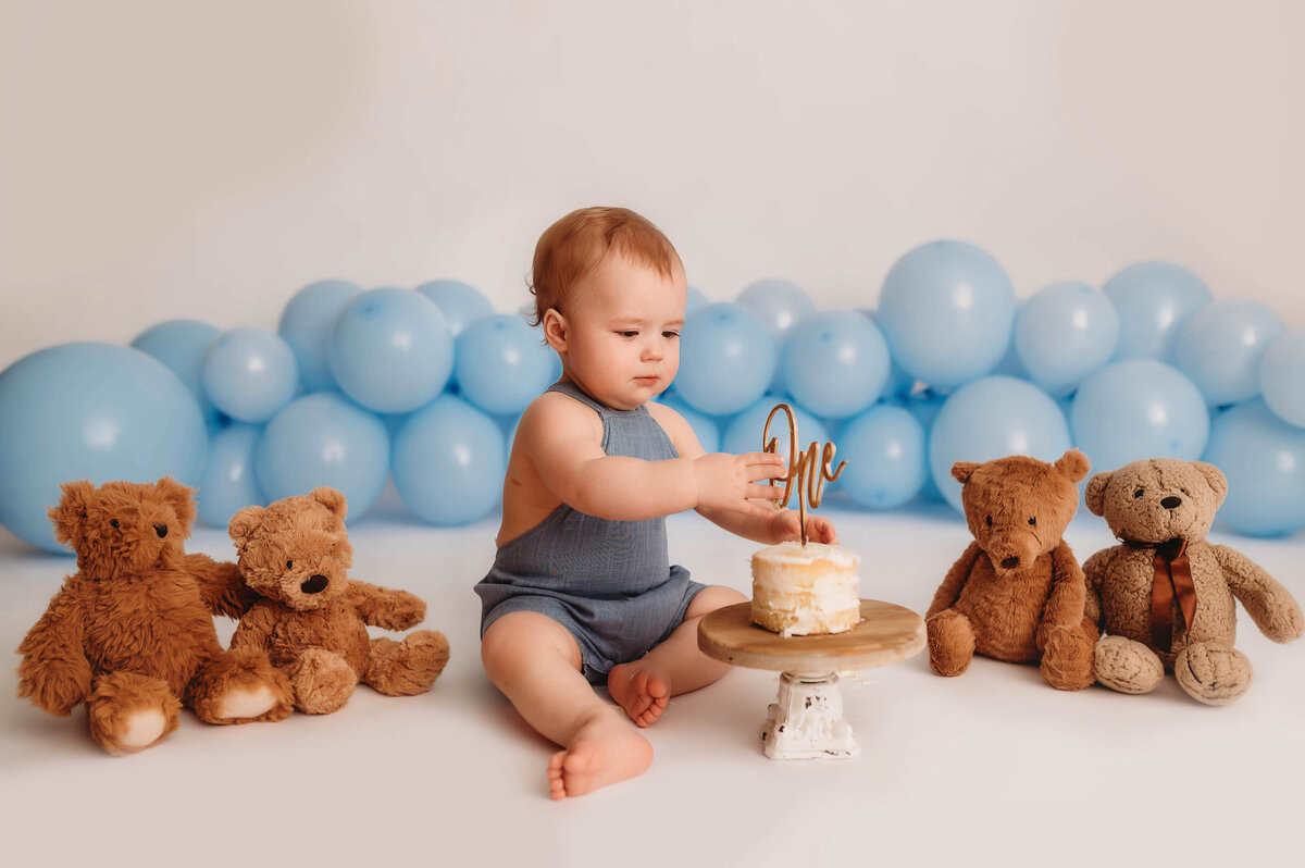 Baby posed for Cake Smash Photos in Charleston, SC