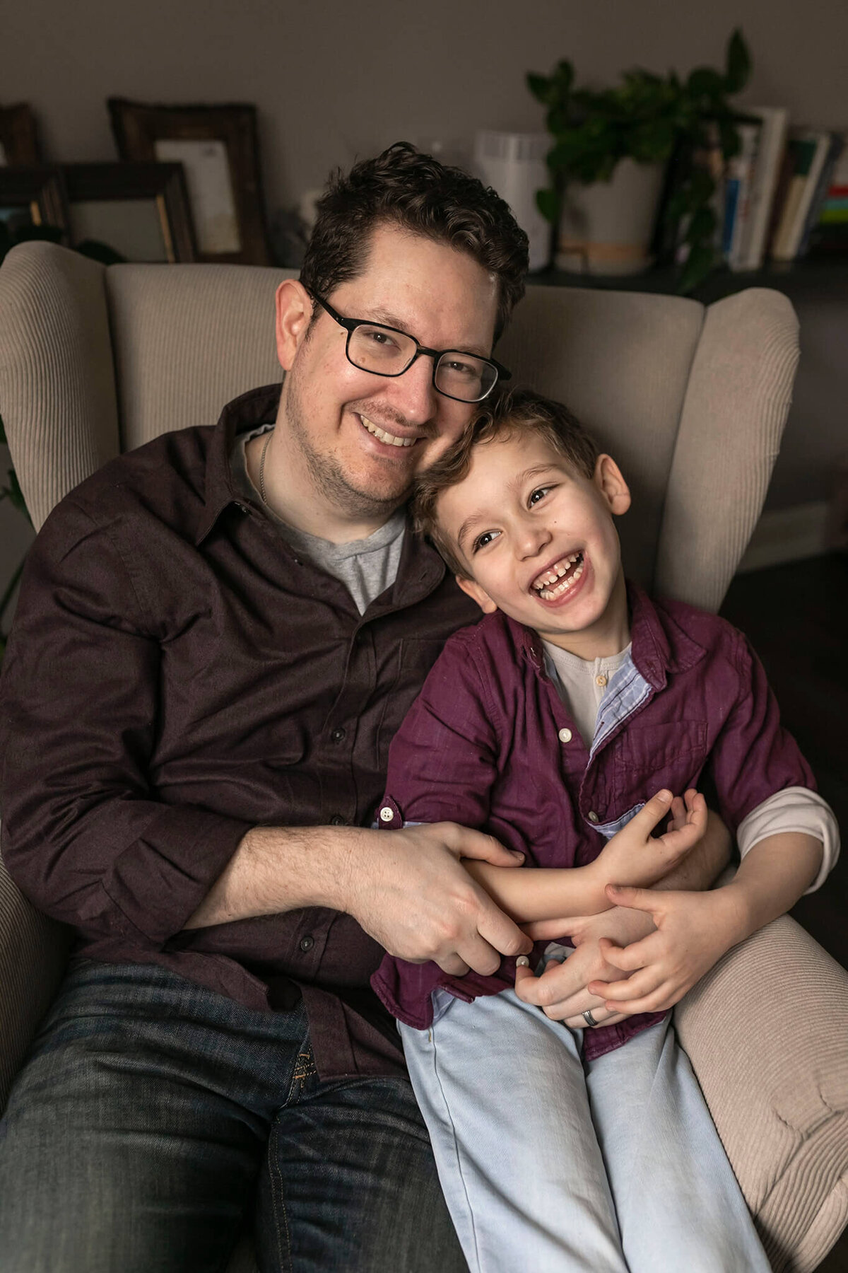 NJ family photographer captures dad tickling his son