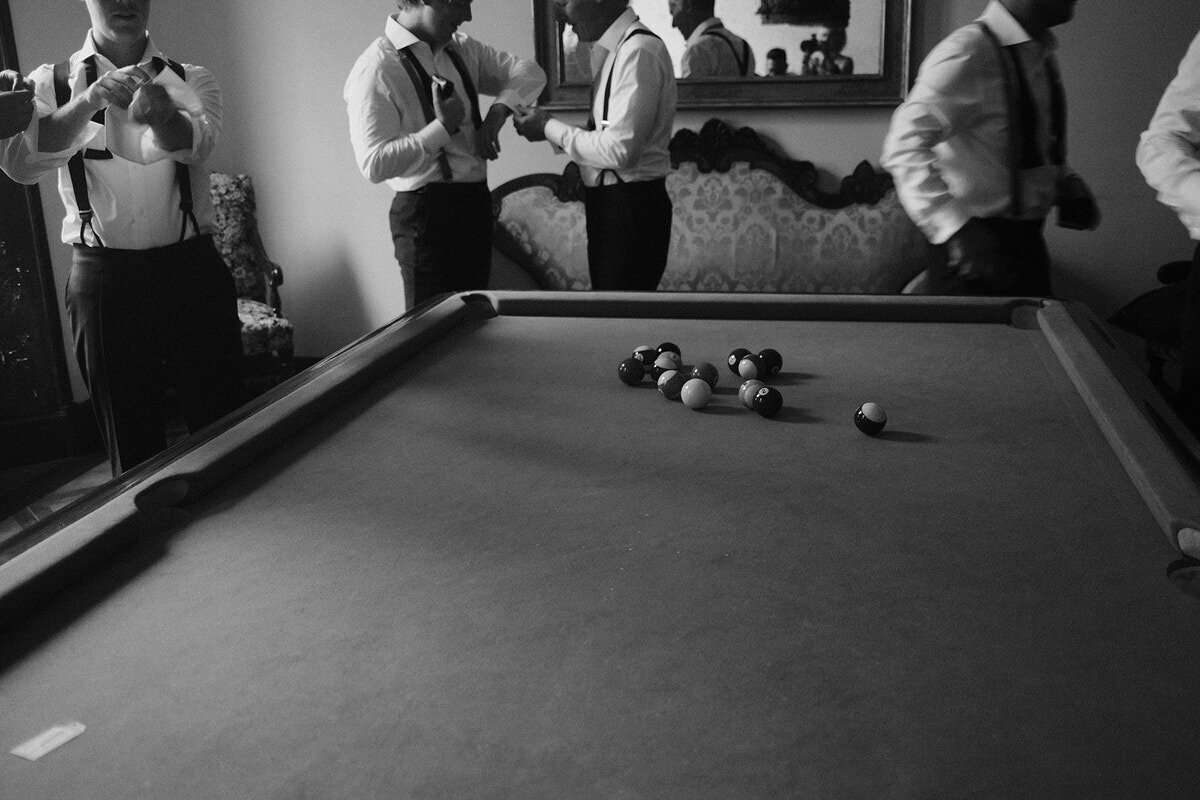 wedding-film-photography-pool-playing-blackwhite-laurianevega