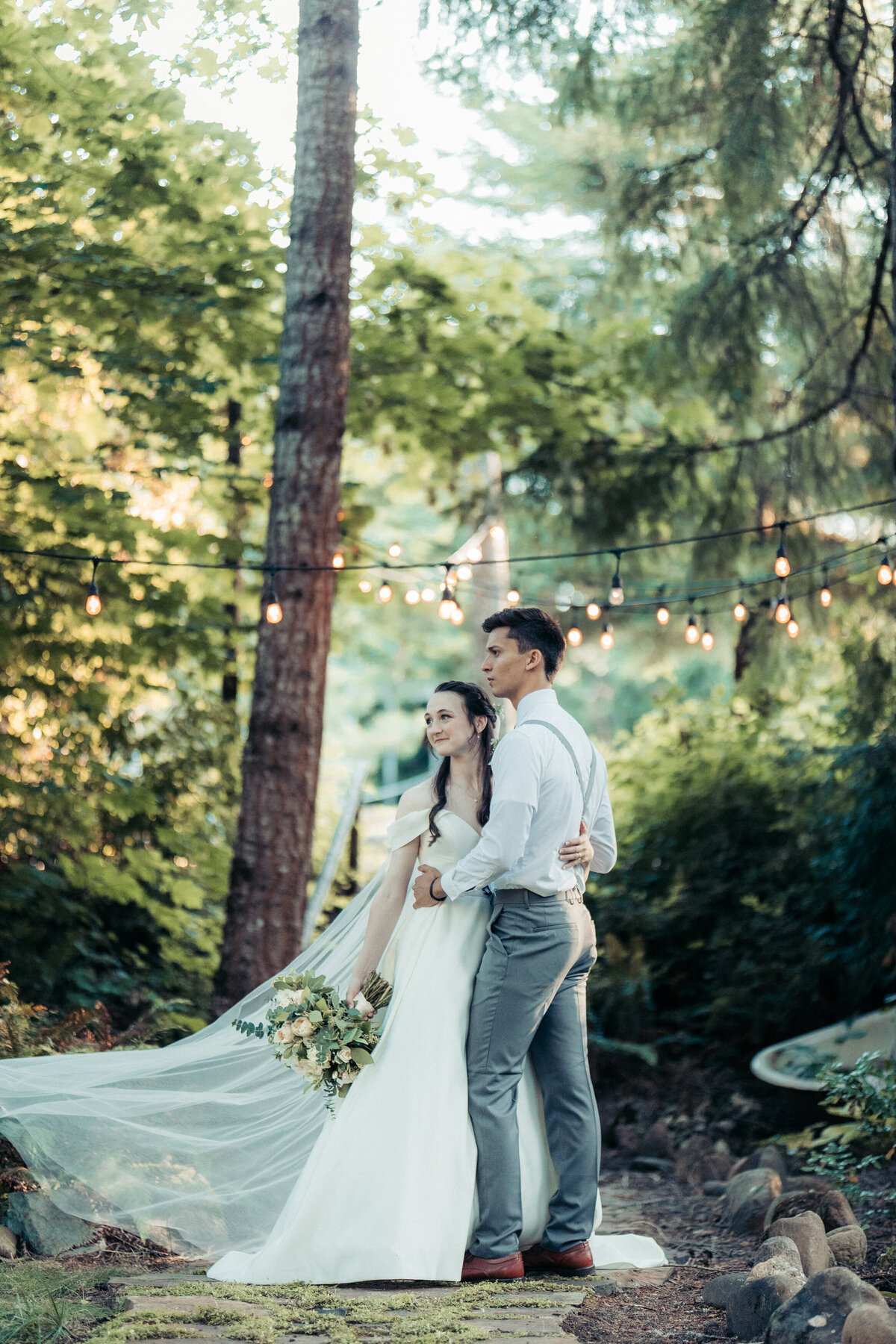 RIVERSIDE WEDDING IN THE OREGON