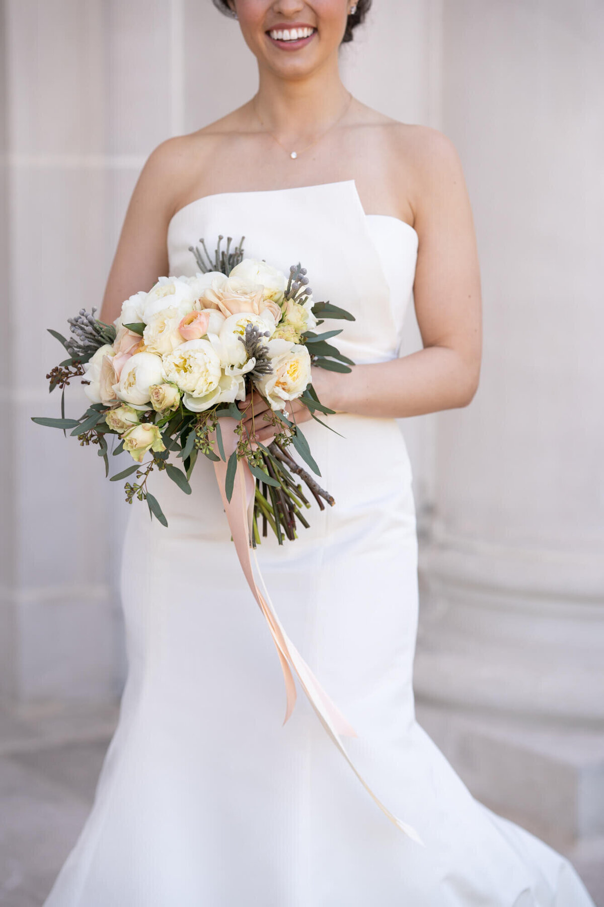 bride-chicago-latina-strapless-wedding-dress-chic-bouquet