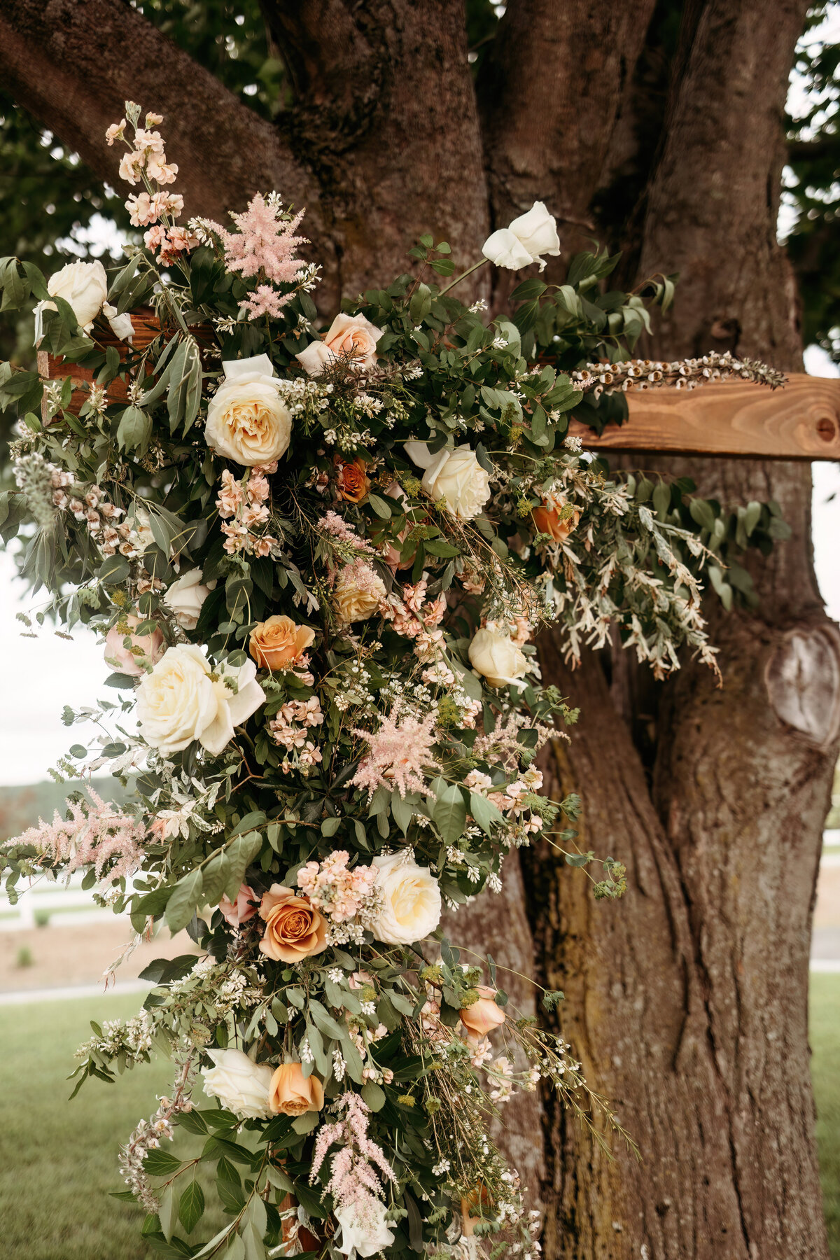 raymond-farm-new-hartford-ct-wedding-flowers-ceremony-arch-petals-plates-3