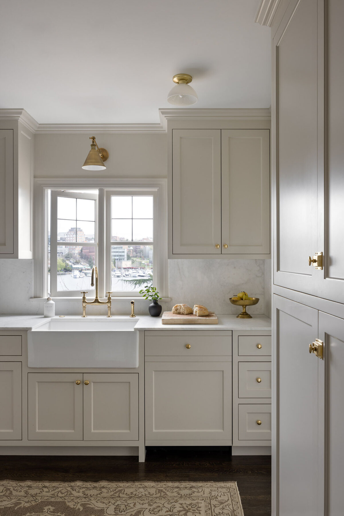 2A-classic-british-kitchen-brass-hardware-neutral-cabinet