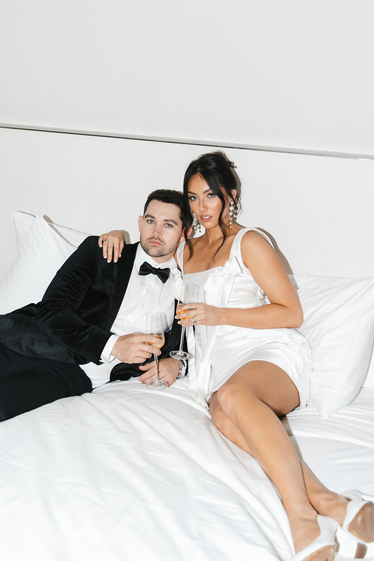 modern-couples-photos-drift-hotel