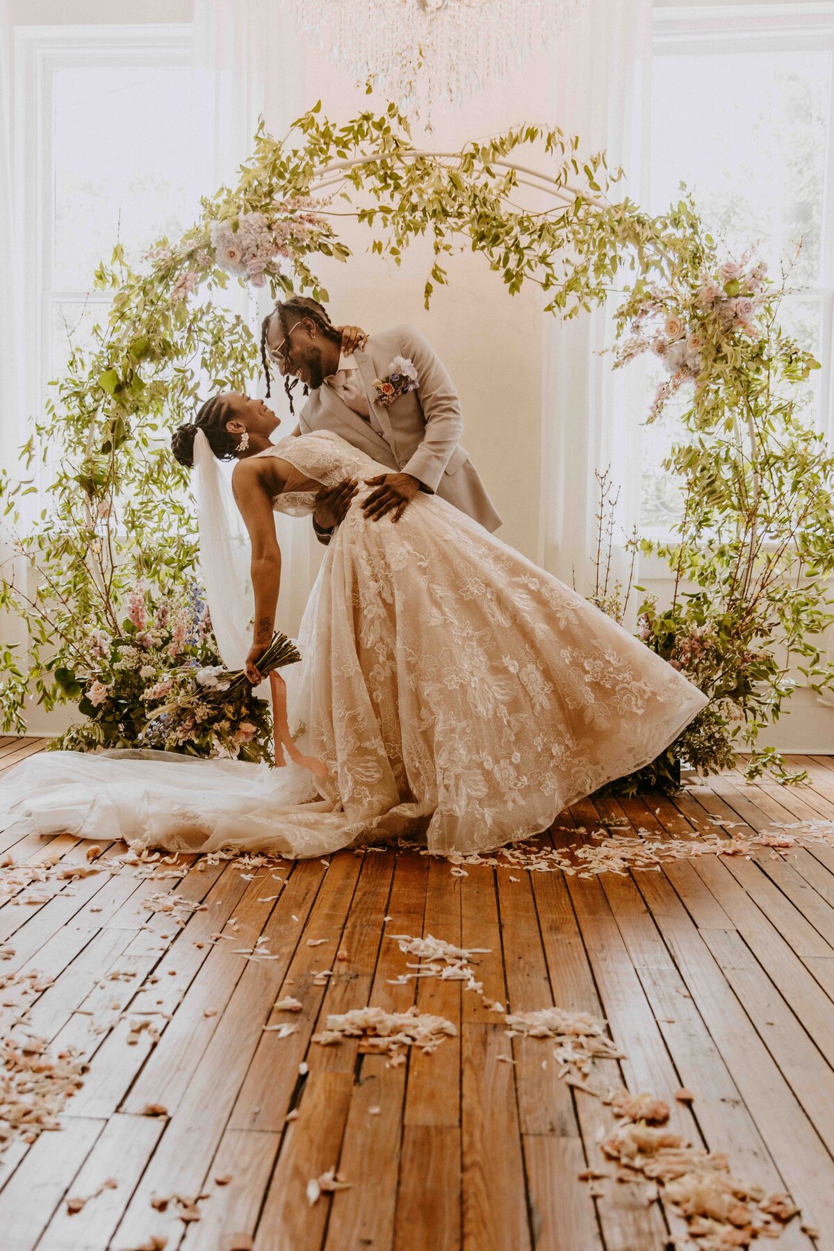 WHIMSICAL-GARDEN-WEDDING-SAVANNAH-BOTTLE-WORKS-BAREFOOT-ROYALTY-PHOTOGRAPHY38
