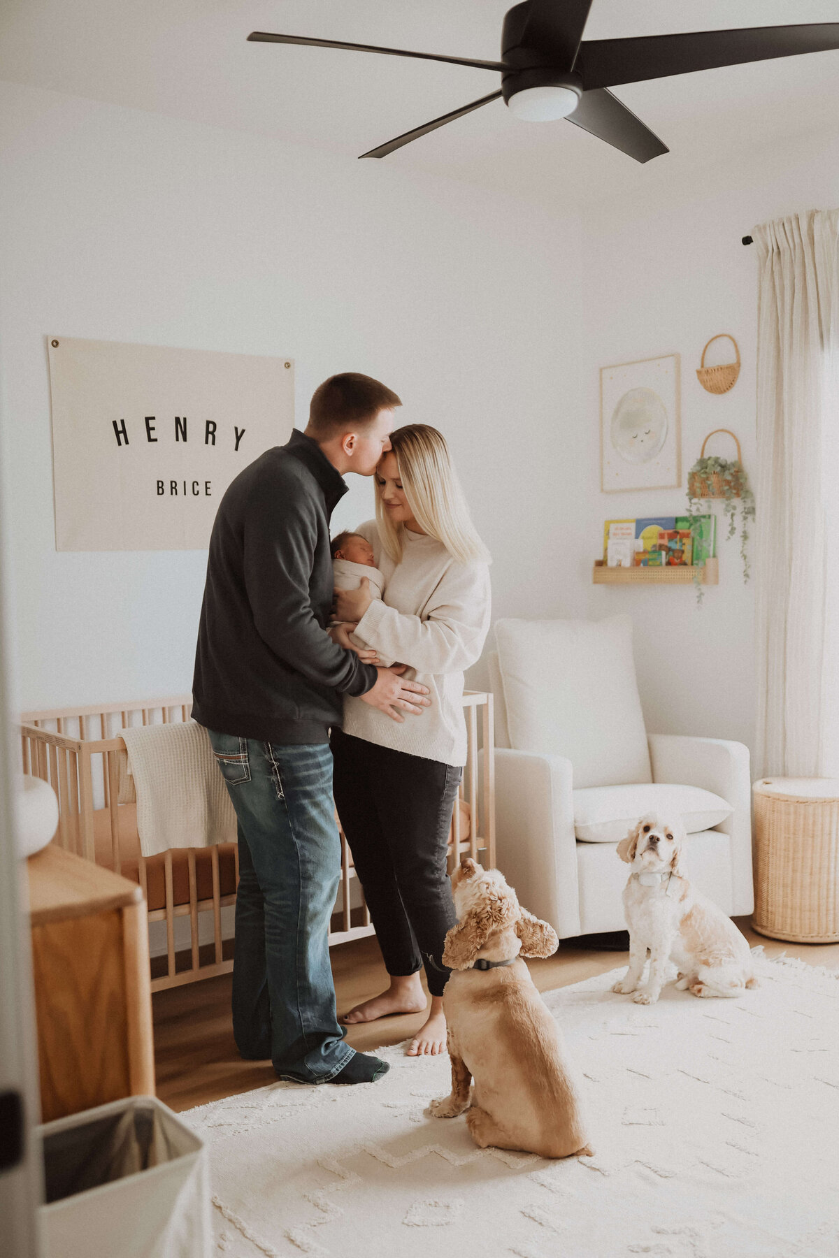 In-home-lifestyle-Newborn-Photography-Des-Moines-Iowa-Morgan-Moon-1052