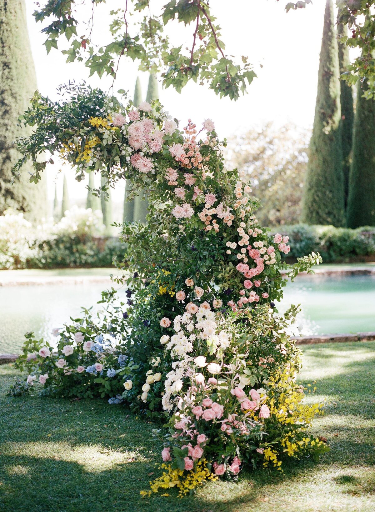 Wedding-ceremony-arch-pastel-colours
