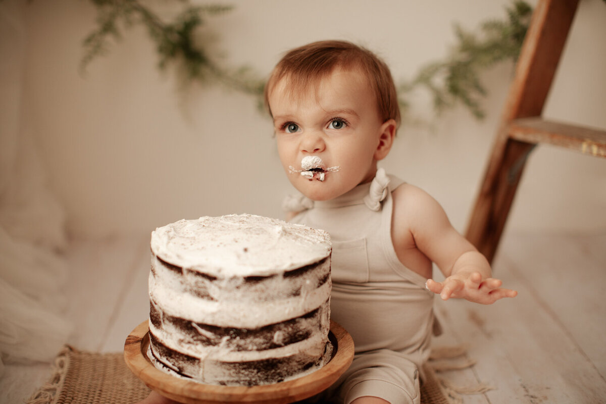 red-deer-alberta-cakesmash-sitter-baby-photographer-07