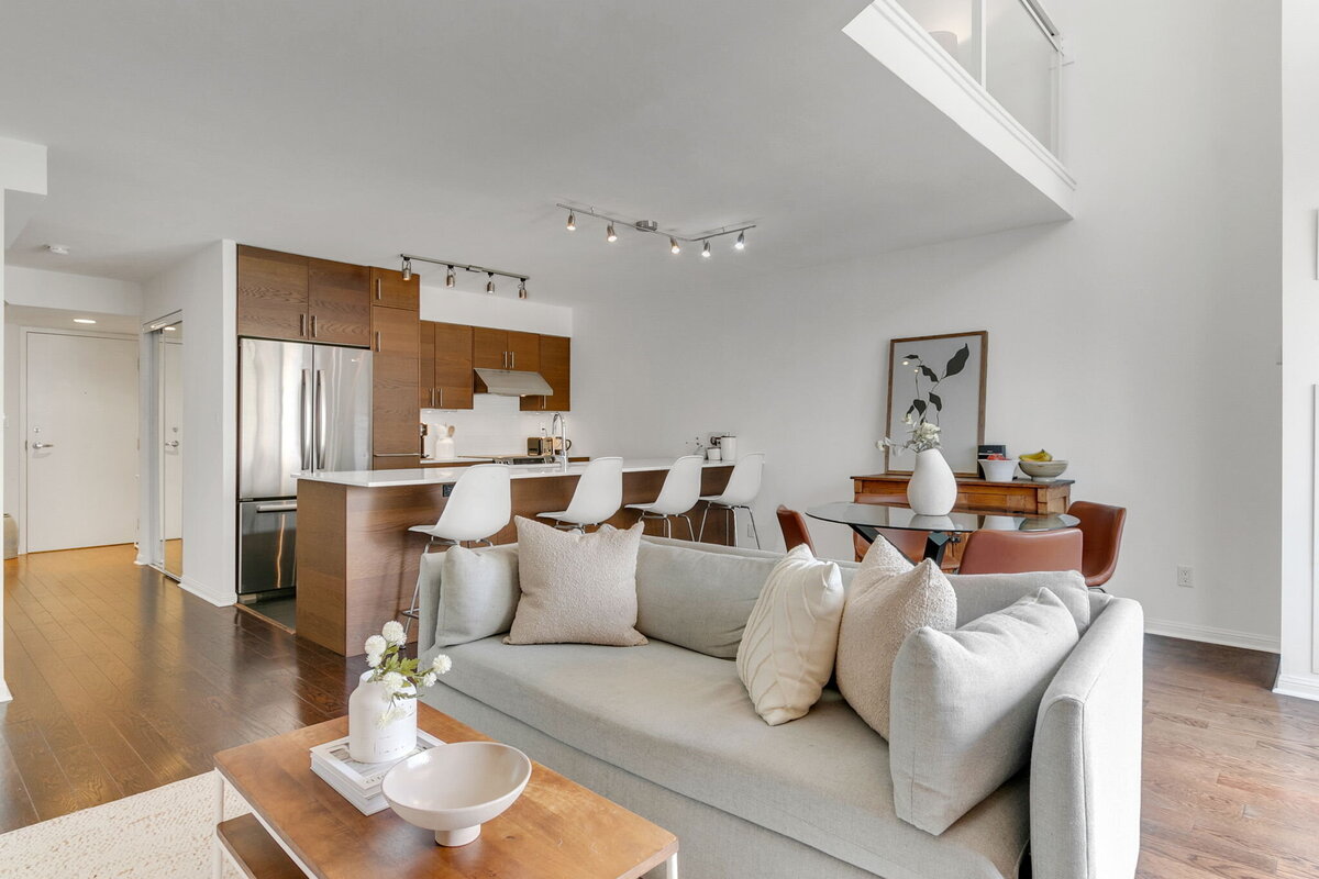 14-web-or-mls-8_007_Living Room