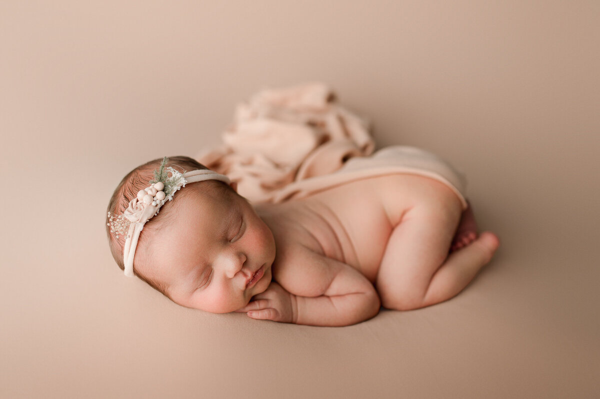 Cozy newborn session in Swanton Ohio 