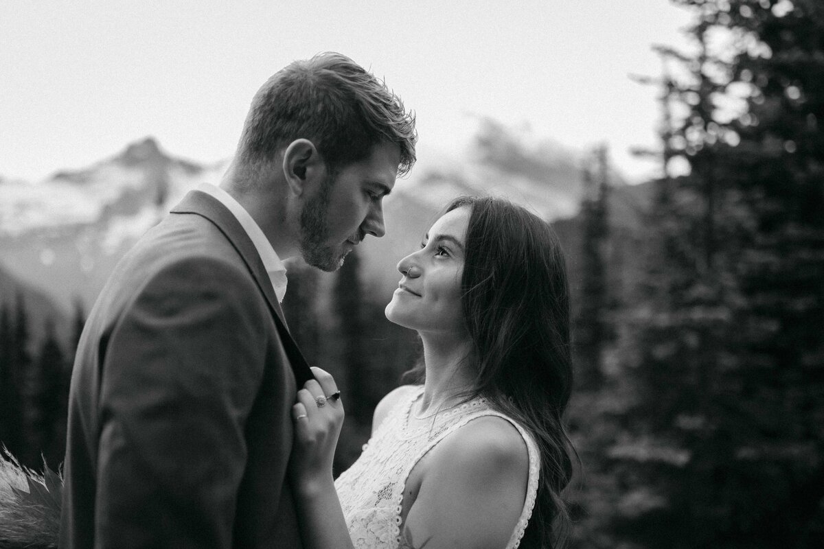 mount-rainier-elopement-sunrise-visitor-center-washington-34