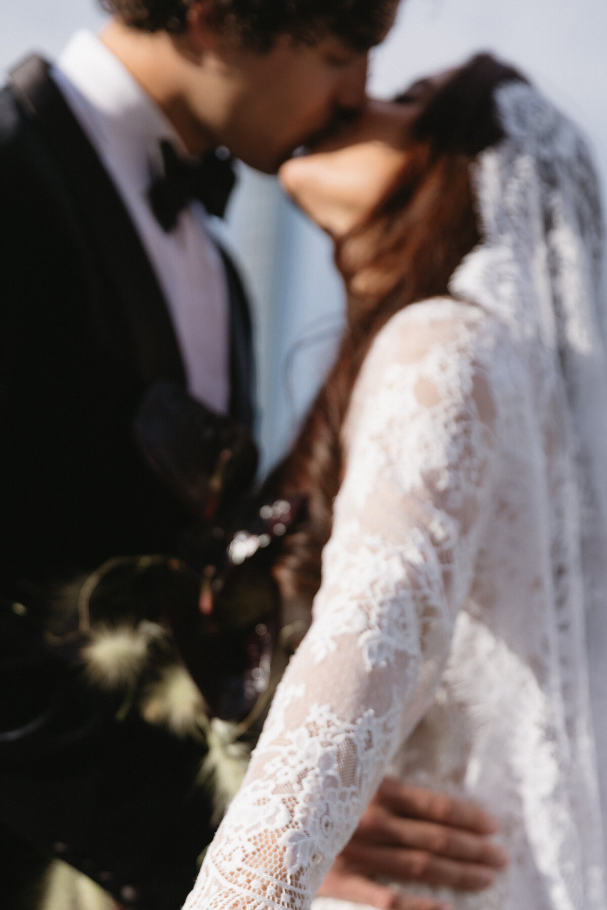 meredith-michel-editorial-wedding-blurred-kiss-artistic-closeup