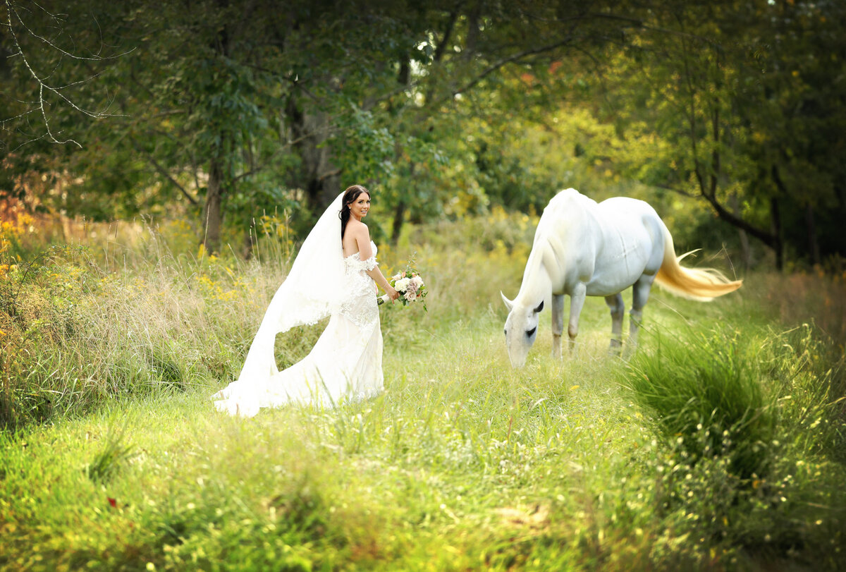 beutiful-bride-with-horse-nj-wedding-photos-www.morristownwedding.com-img-3